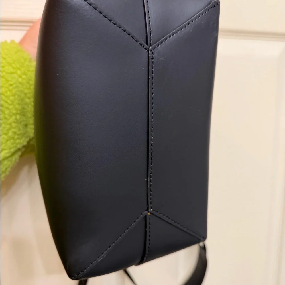 Teddy Blake Black Leather Drawstring Crossbody Bag - Picture 3 of 7